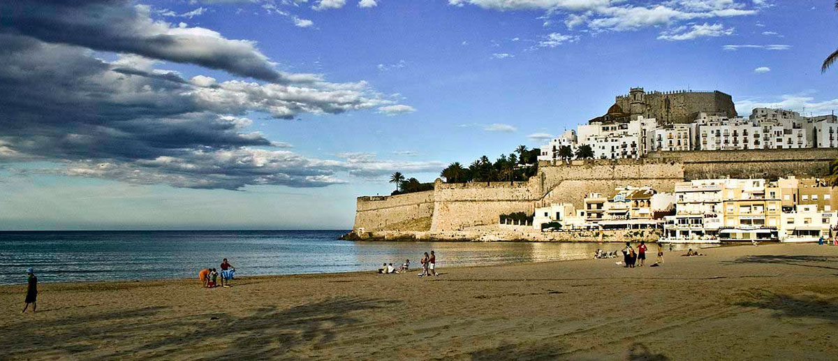 Mar y montaña en la Costa Azahar
